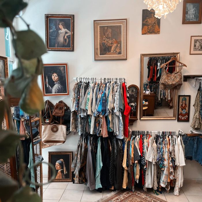 Ρούχα Σποράδων Κυψέλη Room Epoque Εμμυ Vintage Retro