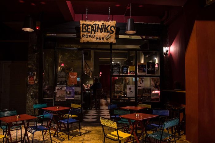 Beatniks Road Bar στα Εξάρχεια: Αυθεντικό, ορθάδικο και ροκενρολ.