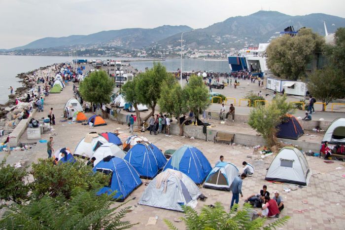 Πρόσφυγες στο λιμάνι της Μυτιλήνης