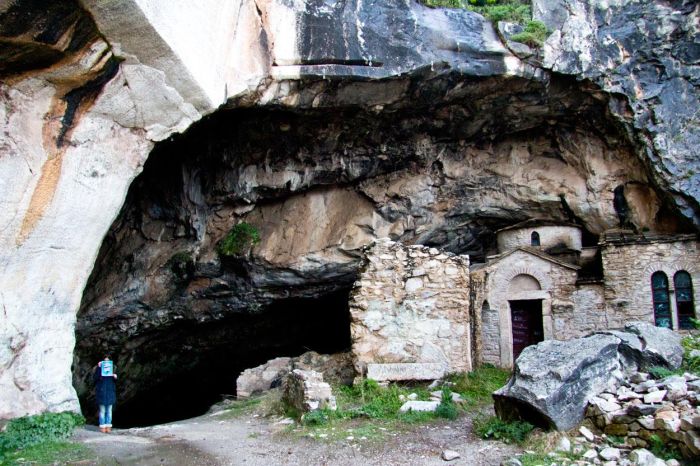 Η σπηλιά του Νταβέλη