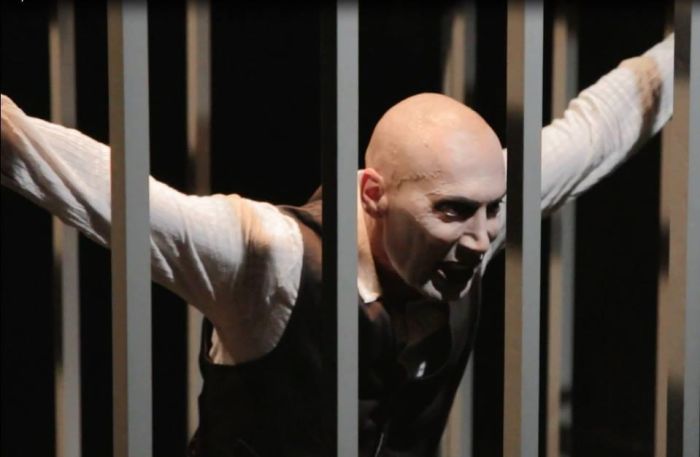 Kafka’s Freak για δεύτερη χρονιά στο θέατρο Φούρνος στα Εξάρχεια