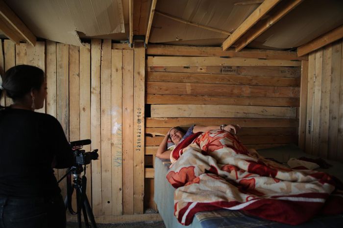 Η βραβευμένη σκηνοθέτιδα Ευαγγελία Γούλα μιλά για τους Ρομά έχοντας την κάμερα σαν προέκταση του χεριού της / Με τα ντοκιμαντέρ 